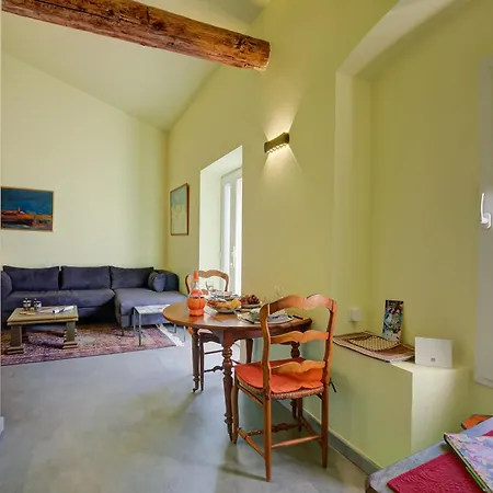 Mara Old Town - Happy