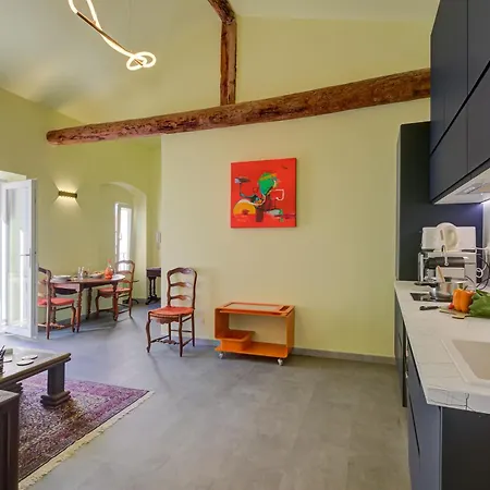 Mara Old Town - Happy