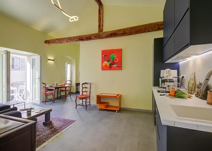 Mara Old Town - Happy